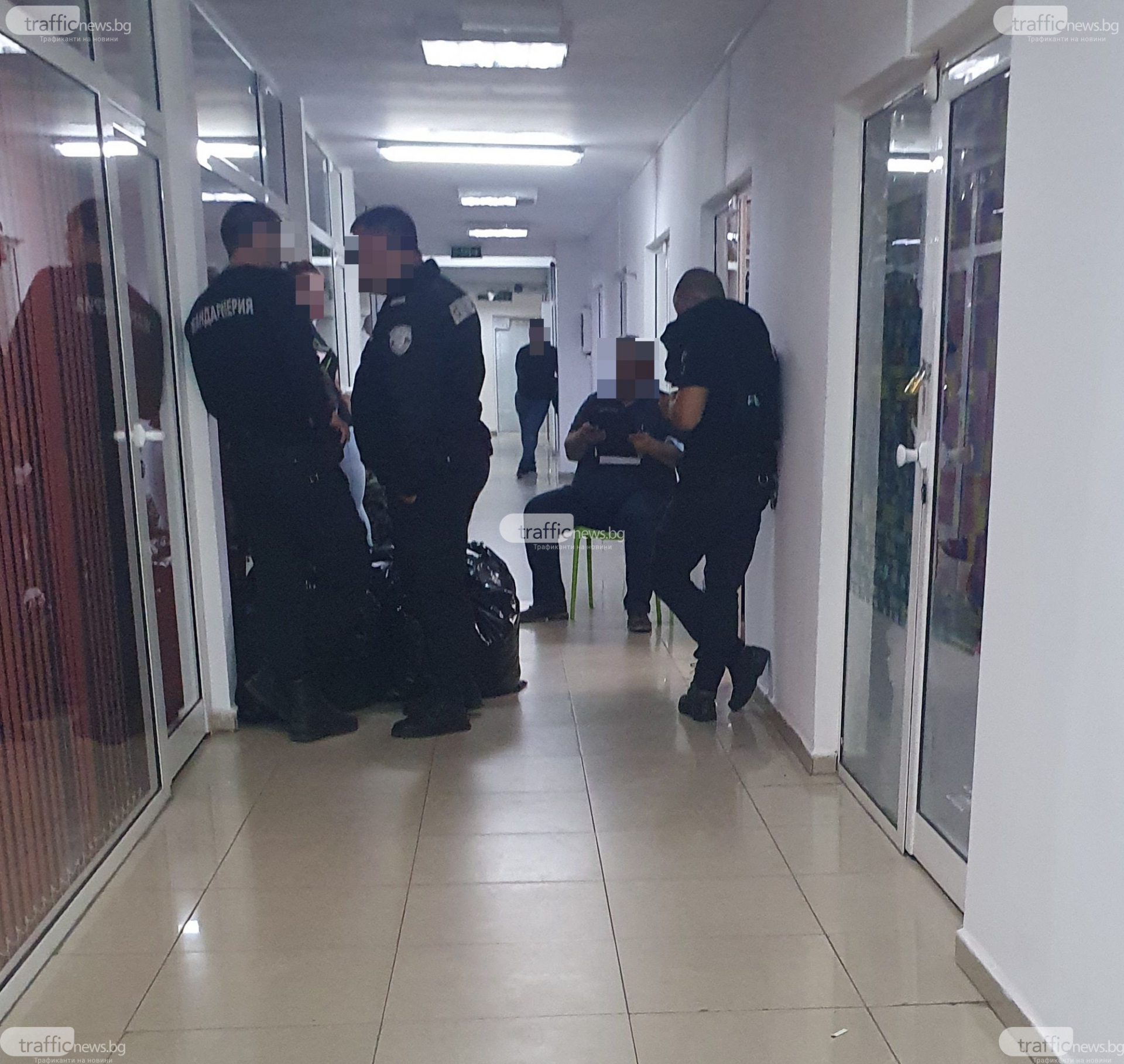 Акция в "Столипиново"! Почерня от жандармерия при "мол"-а СНИМКИ