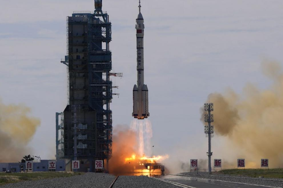 Китай изстреля първия космически кораб до новата си космическа станция СНИМКИ
