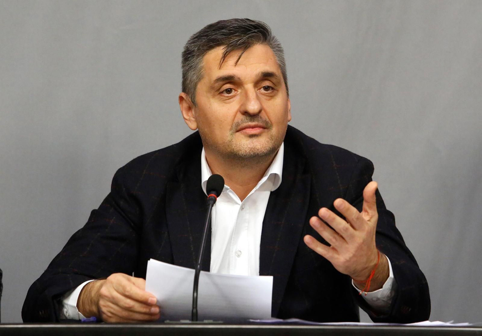 Кирил Добрев почете паметта на баща си СНИМКА