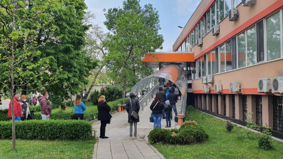 Частично се разрешават свижданията в болниците от днес