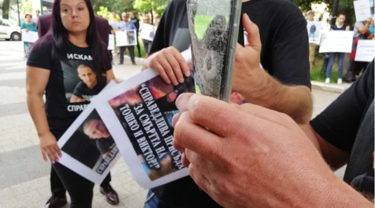 Почернени родители в Пловдив: 7 месеца животът ни минава на гробищата ВИДЕО