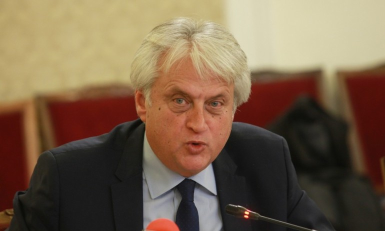 Рашков праща цивилни полицаи да дебнат зад храстите за купуване на гласове