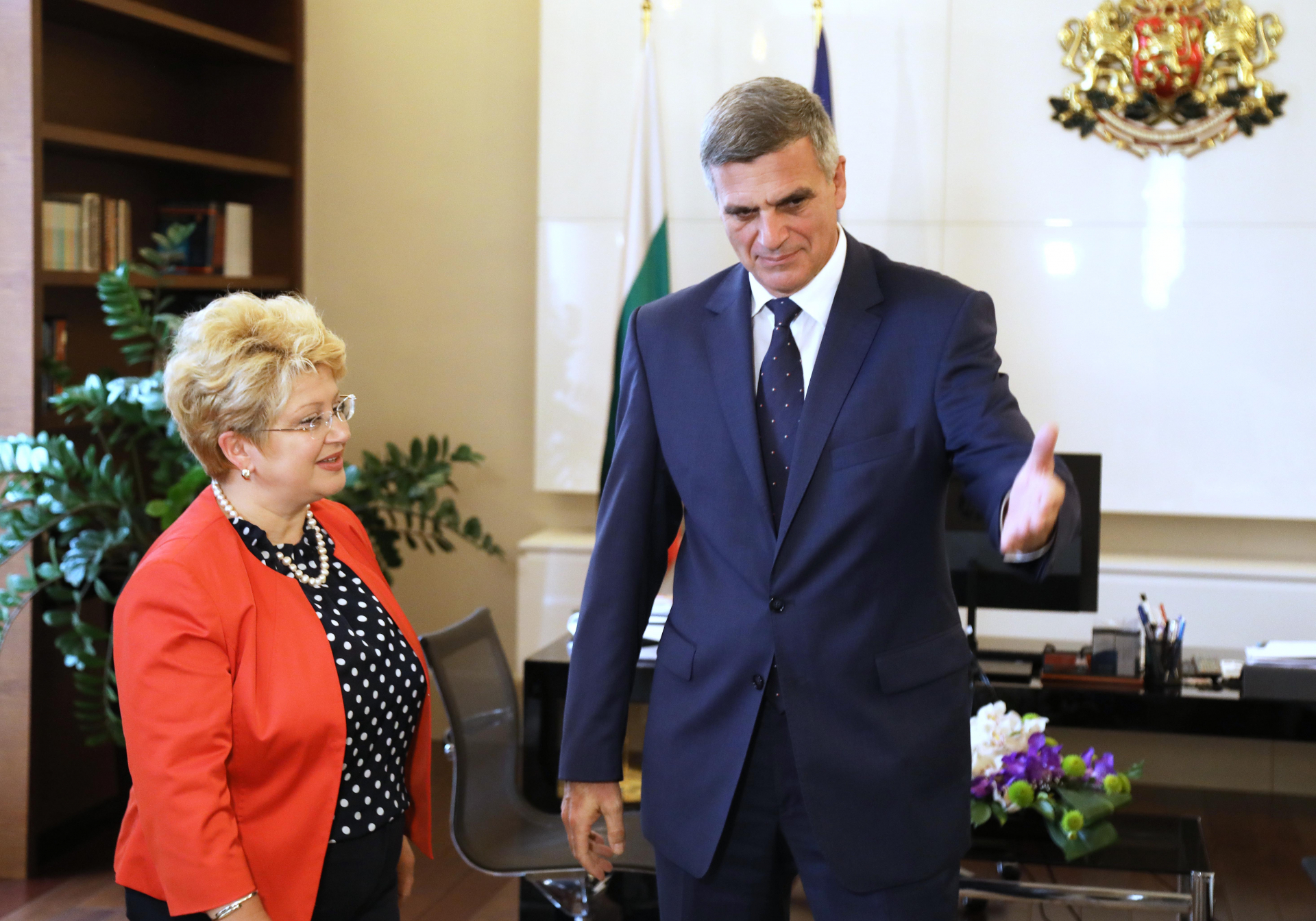 Стефан Янев проведе среща с посланика на Румъния Бръндуша Предеску
