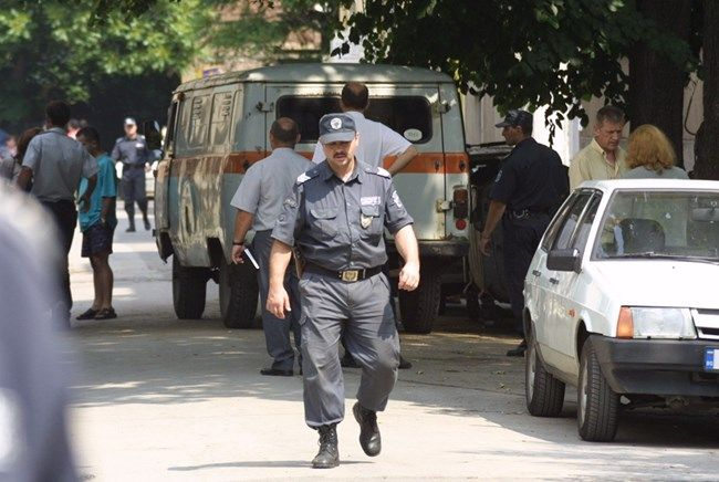 Мокра поръчка! Четири куршума пронизват бащата на секс телефоните у нас