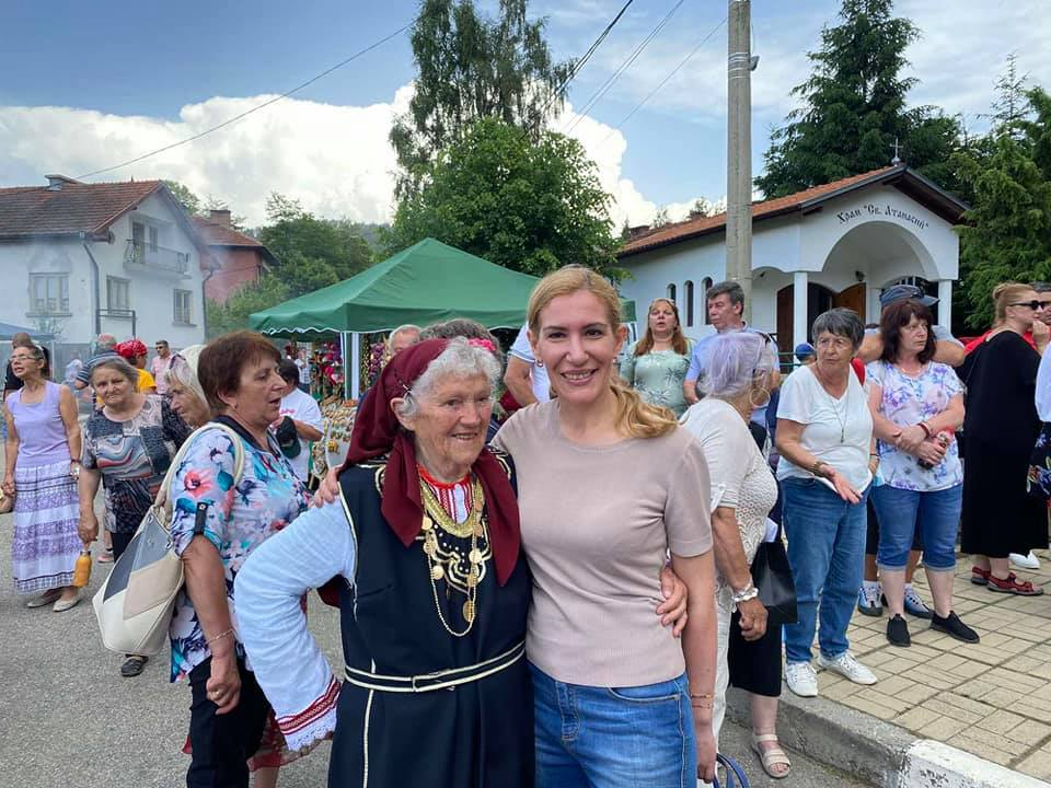 Ангелкова с вълнуващо преживяване и топли думи в Бели Искър СНИМКИ