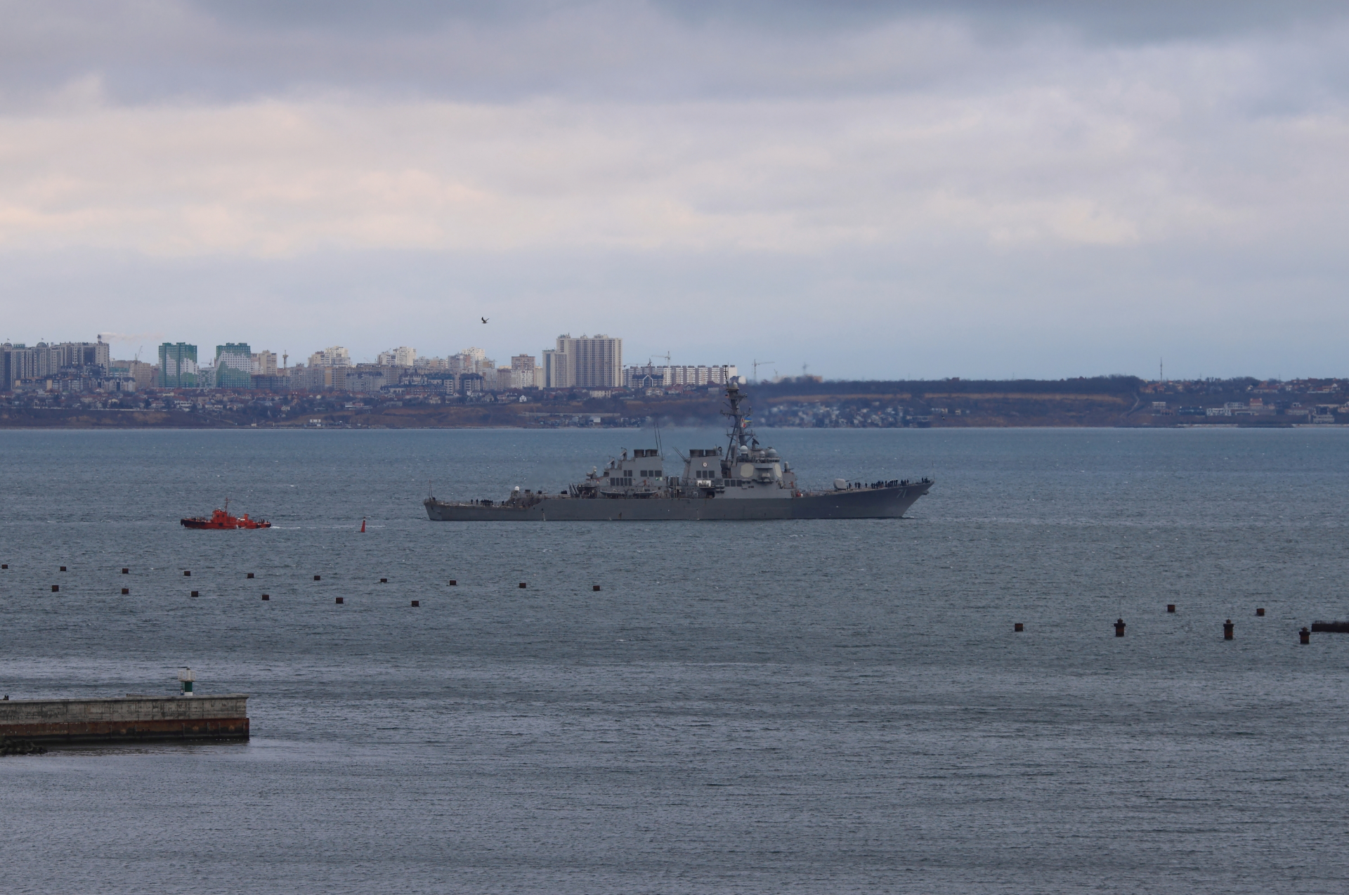 Боен американски кораб влезе в Черно море, руснаците го следят изкъсо 