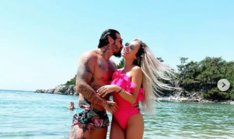 Ето къде се отдадоха на плажни ласки Златка и Благой СНИМКИ 18+