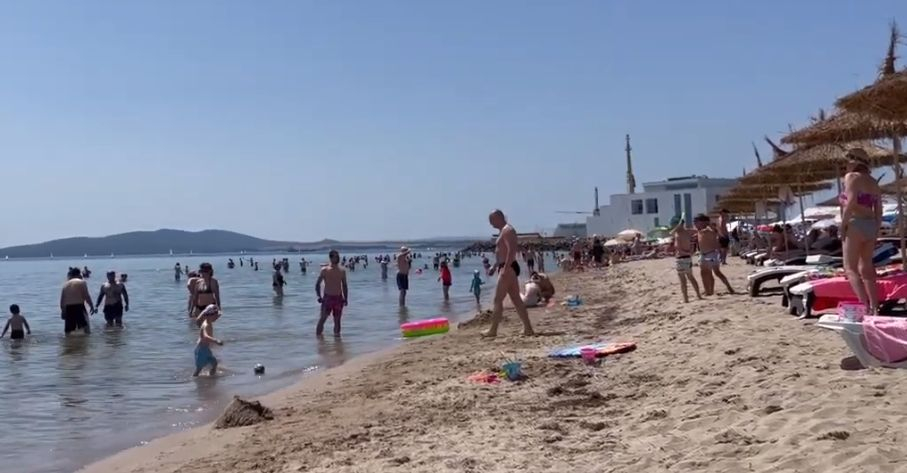 От времето на соца такова чудо не се е случвало на плажа в Бургас ВИДЕО