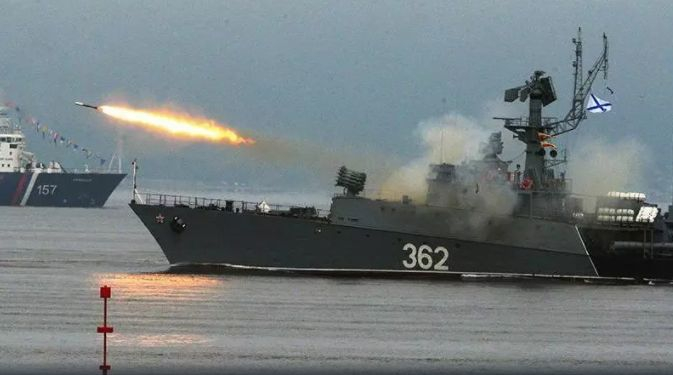 Times: Русия отвръща на инцидента с британския миноносец, ето как