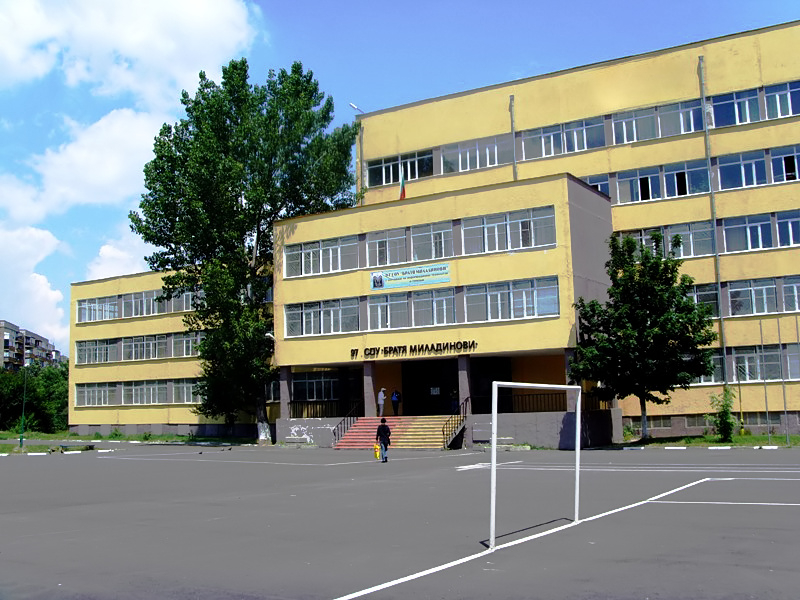 Кървав инцидент с 9-годишно момиче в столично училище СНИМКИ
