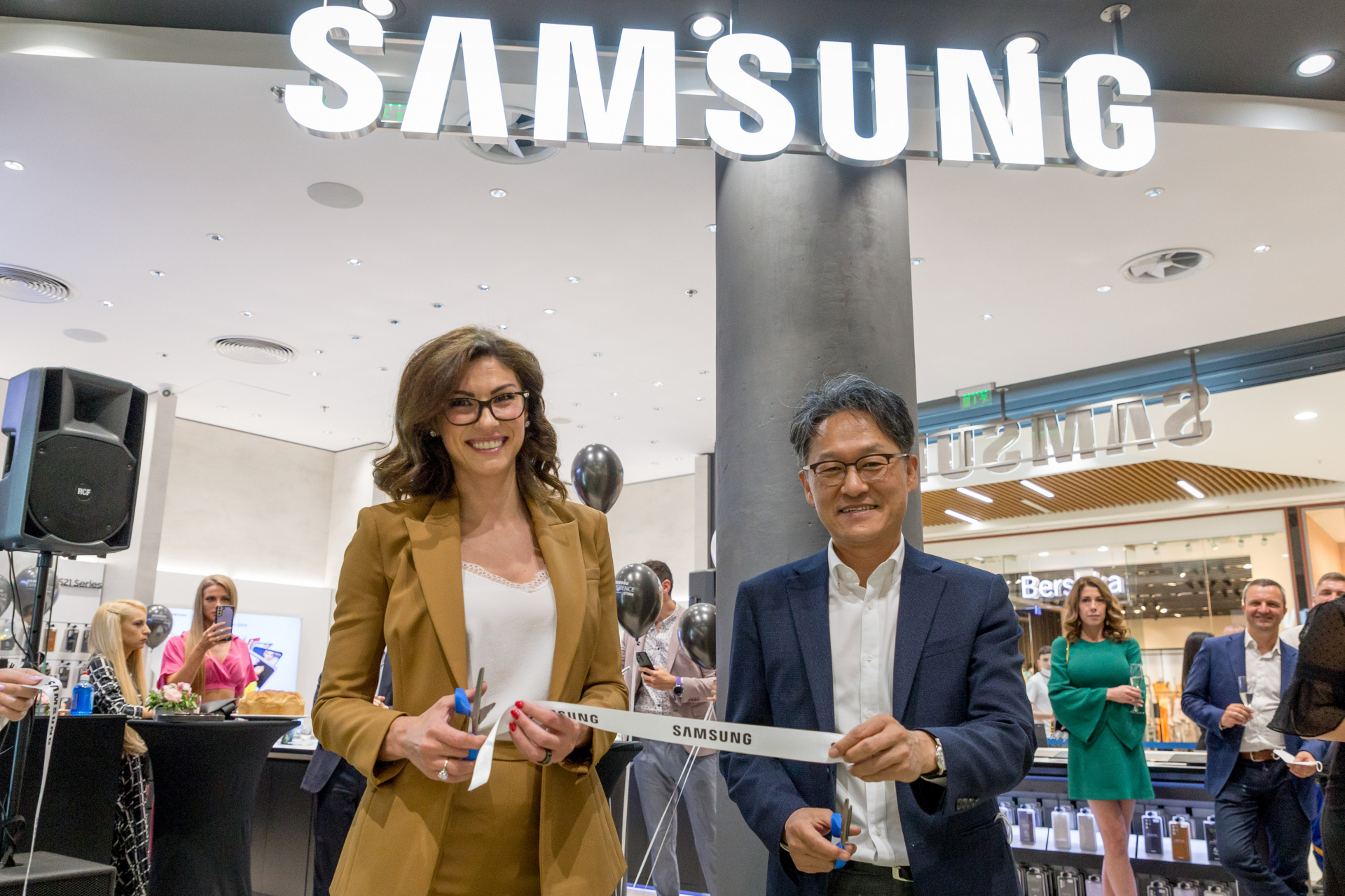 Втори Samsung Experience Store отвори врати в Paradise Center