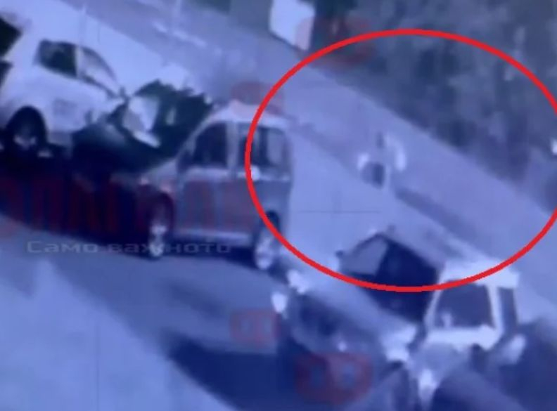 Очевидци на клането на 17 г. момиче в Бургас: Нападателят крещеше...