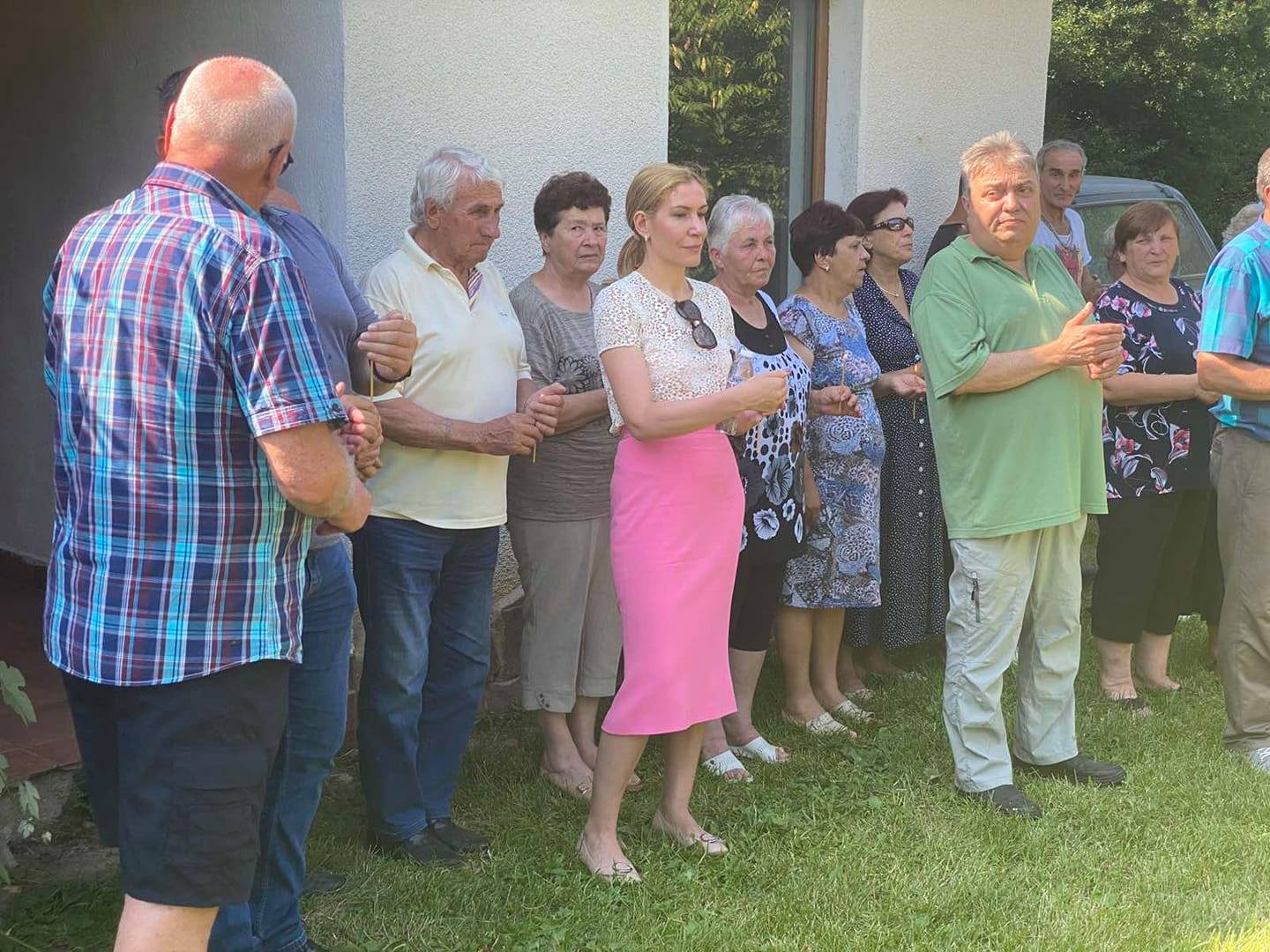 Ангелкова се срещна със стотици хора във Врачеш и Етрополе