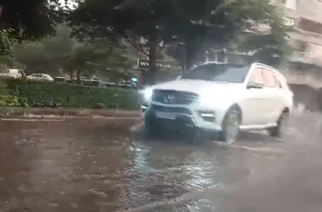 По Черноморието е страшно! Колите в Несебър плуват, а в Поморие... ВИДЕО