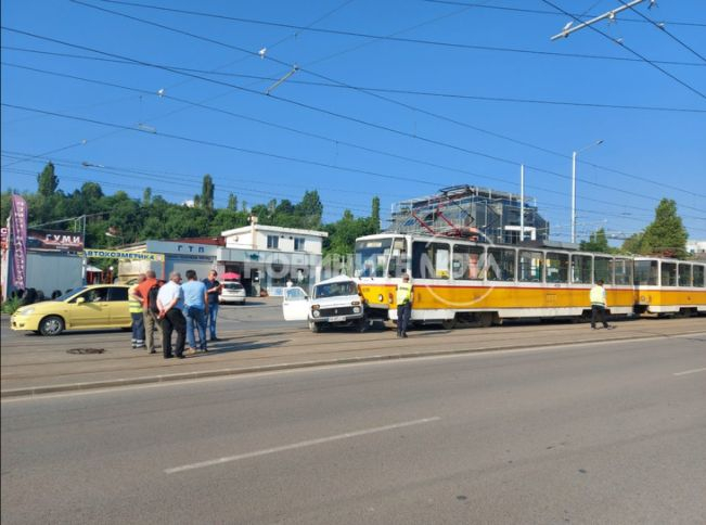 Адско меле с "железен кон" в София СНИМКИ