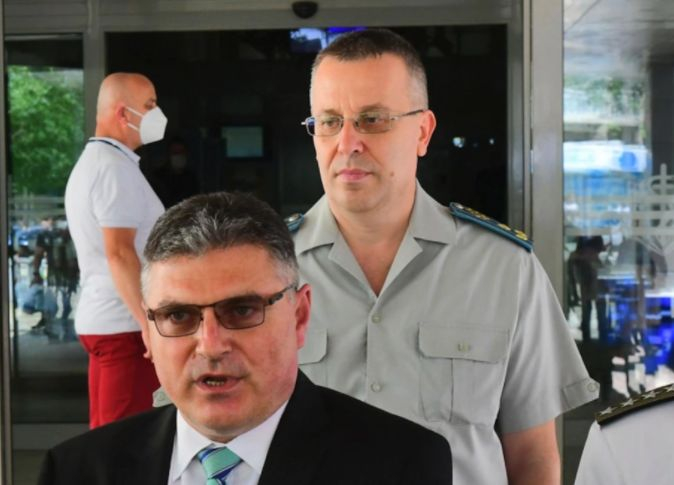 Военният министър с чистка в "Терем", служителите остават без заплати