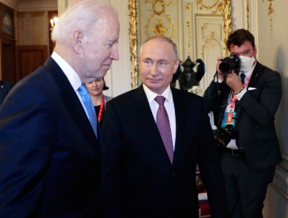 Байдън и Путин провели мистериозен разговор