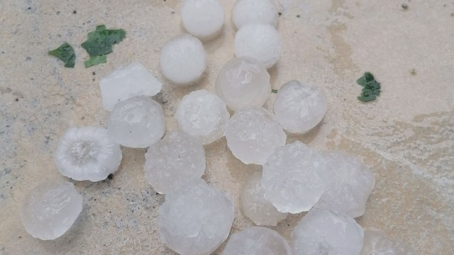 Градушка помля и Сандански, магистрала и улици са под вода ВИДЕО