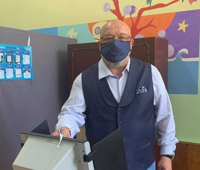 Кралев: Гласувах за единствената политическа сила, която може да спре пълзящия преврат на „зеления чорап“  