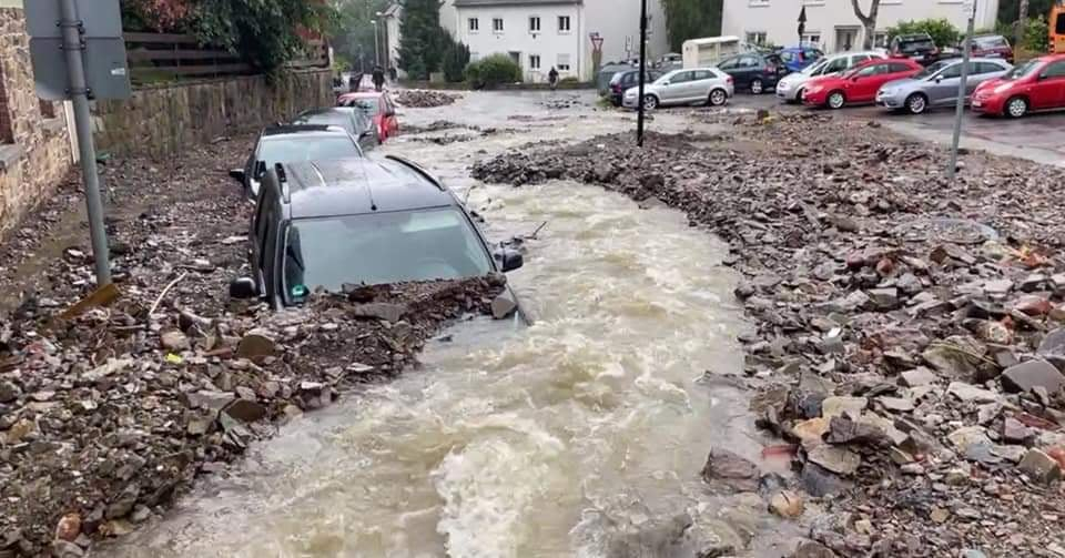 Нашенци с апокалиптични разкази за ада в Германия СНИМКИ 
