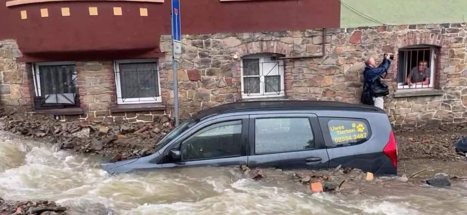 Нашенци с апокалиптични разкази за ада в Германия СНИМКИ 