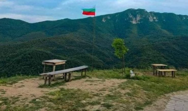 Скандално: Оскверниха специално място в Родопите СНИМКИ 