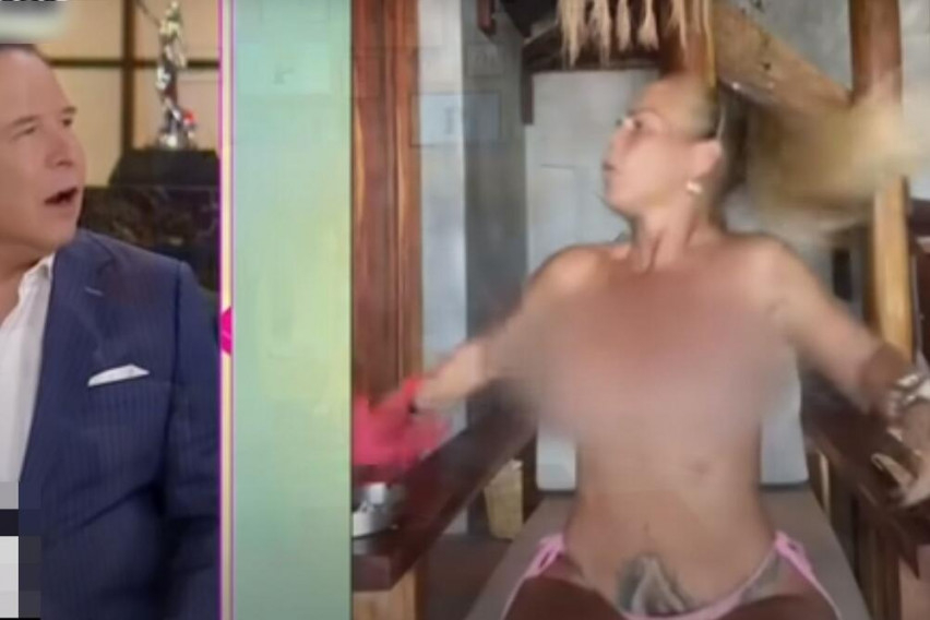 Певица се съблече и показа гърдите си в предаване на живо ВИДЕО 18+