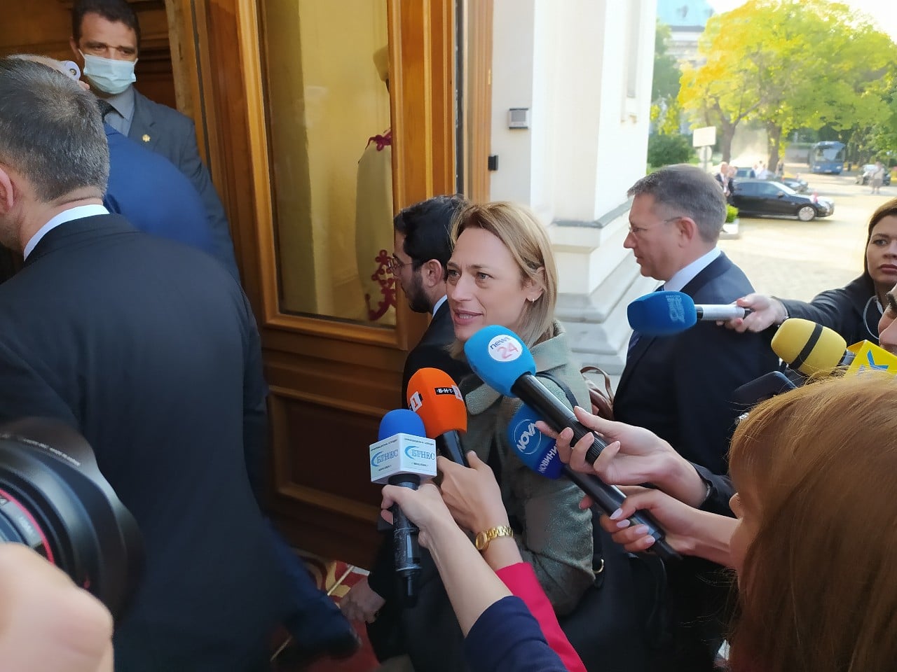Ива Митева заплете голяма интрига за новия шеф на НС