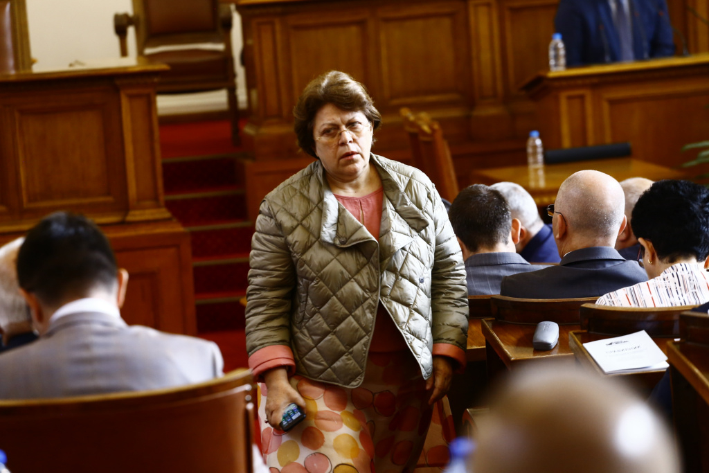 Дончева и Станев - модните икони на 46-и парламент! Боя се, призна Колтуклиева