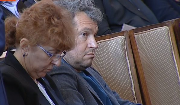 Тошко Йорданов и Любен Дилов-син се счепкаха на тема пеперудки и шапки СНИМКИ
