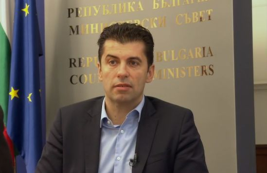 Потребители гневни от нагласени въпроси към Кирил Петков във фейсбук НА ЖИВО