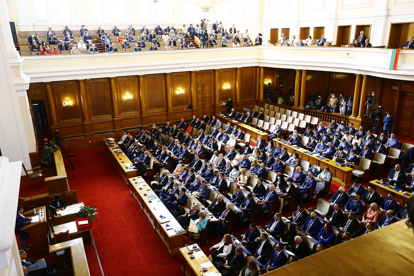 Ето кой до кого ще седне в новия парламент 