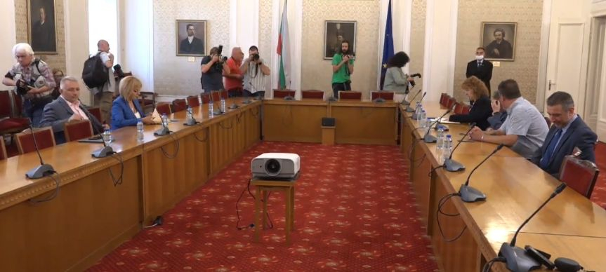 Тошко Йорданов към Манолова и Хаджигенов: Малко ми е шашаво ВИДЕО