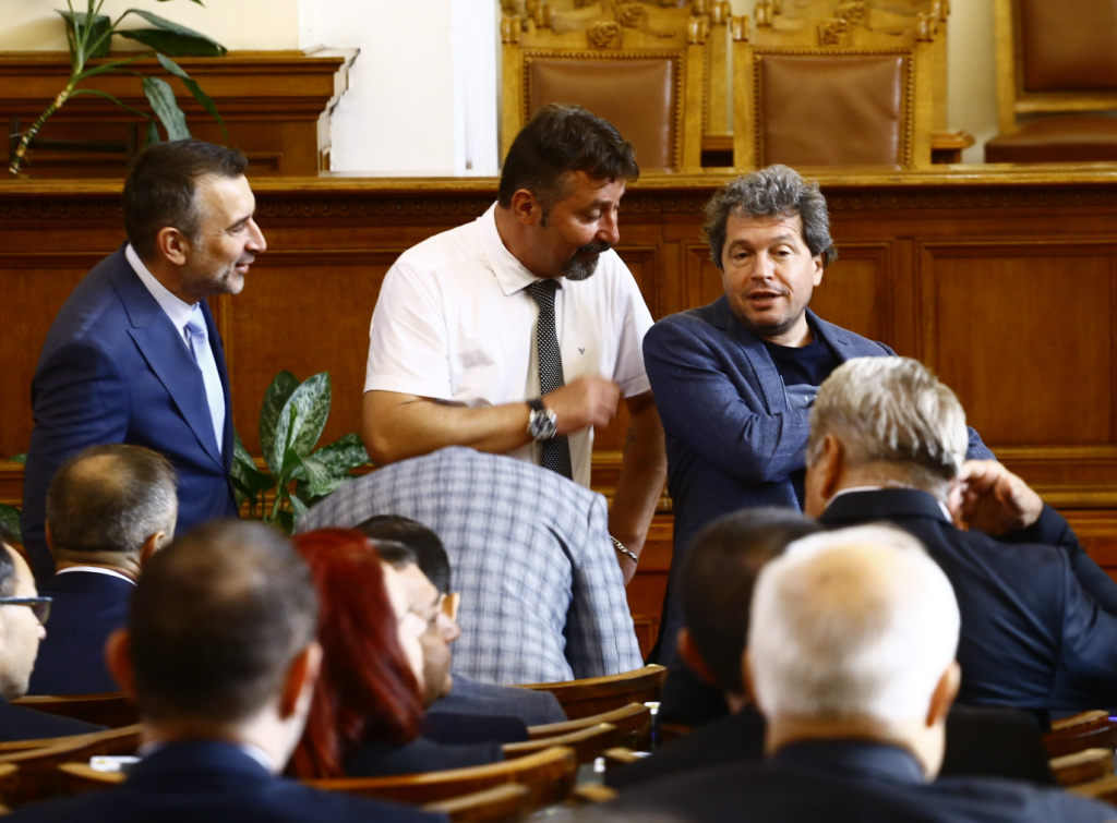 Политическа бомба от ИТН! Знакови лица на Слави аут от парламента