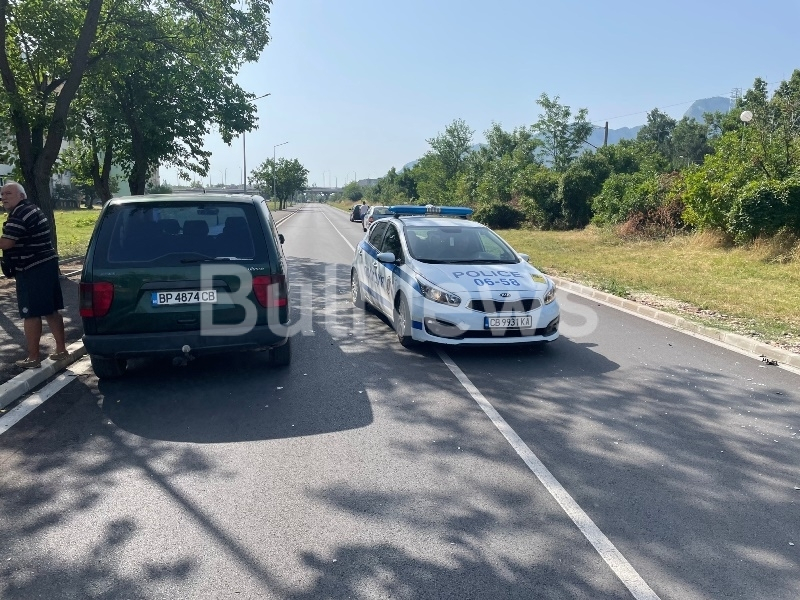 2-г. дете изхвръкна при катастрофа във Враца СНИМКИ