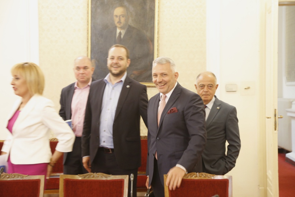 ДБ и ИБГНИ разпоредиха на ИТН кои министри да назначи СНИМКИ
