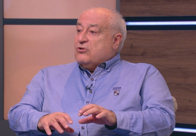 Писател подкани министър Личев: Покажи си големите топки!