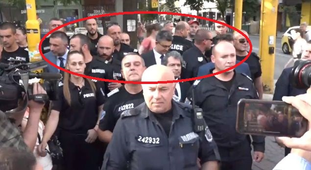 Опасна ситуация с хората на ИТН в центъра на София СНИМКИ