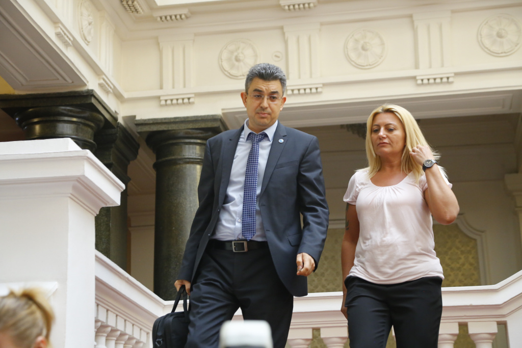 Пламен Николов изненада всички с документи, които показа на журналисти СНИМКИ