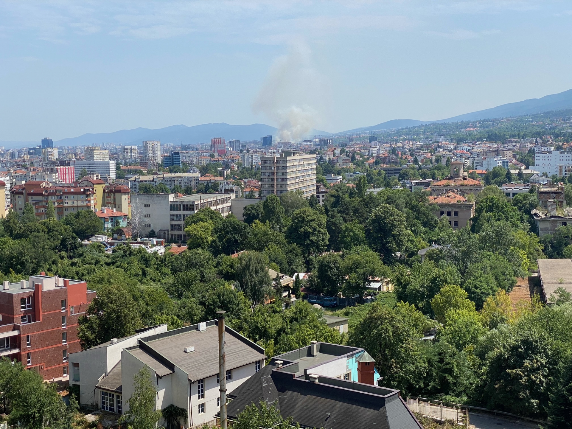 Първи СНИМКИ от ужаса край МОЛ Парадайс