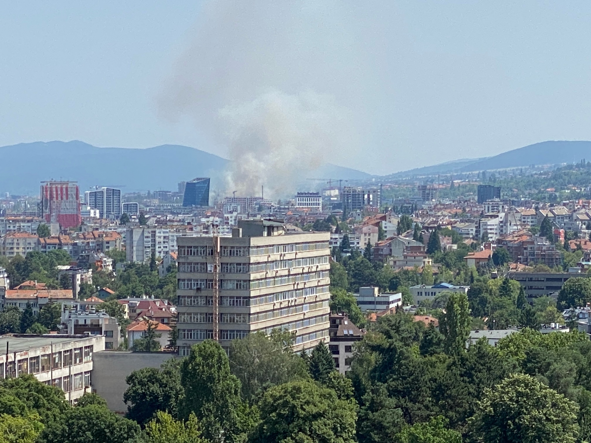 Първи СНИМКИ от ужаса край МОЛ Парадайс