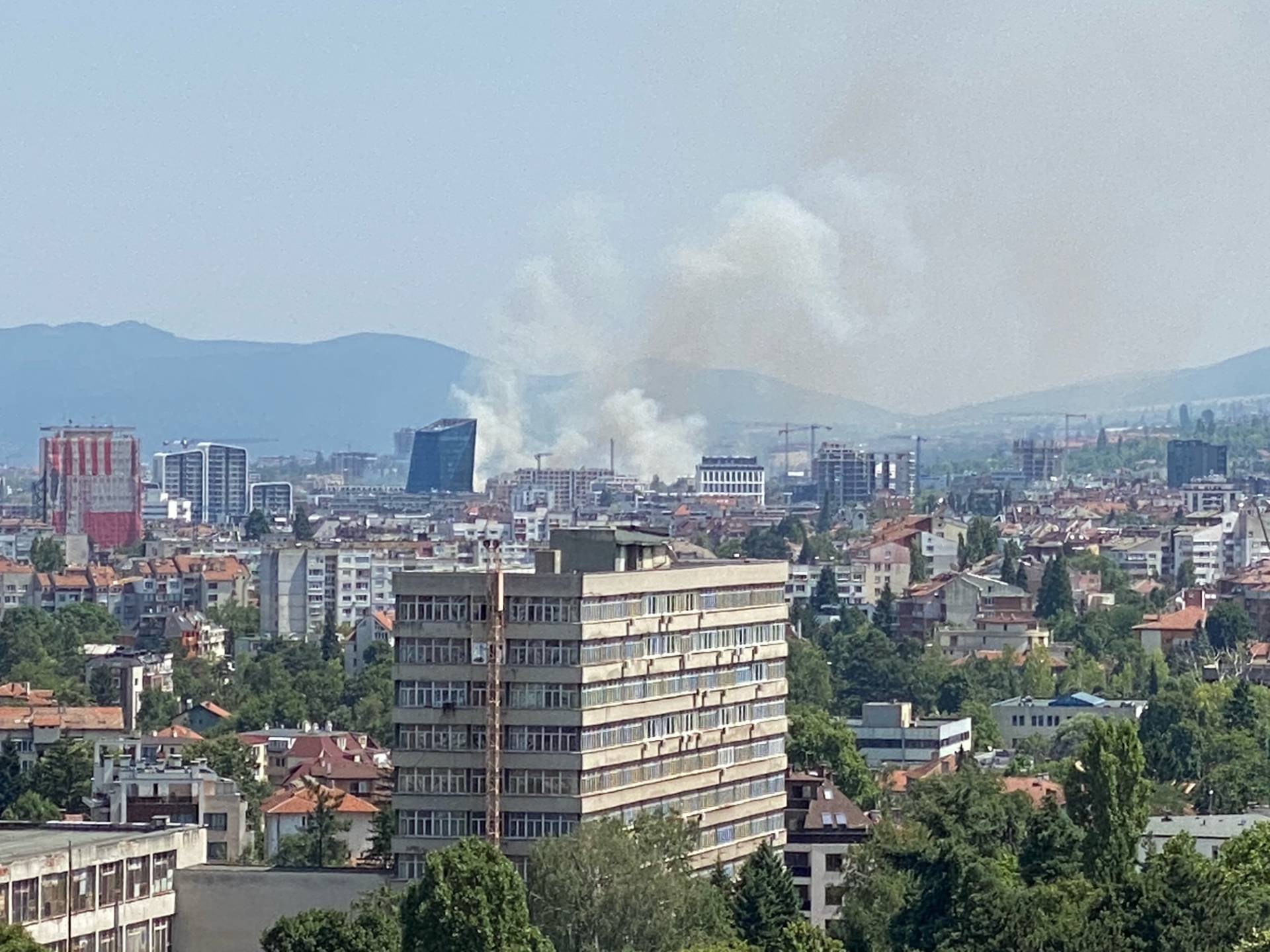 Първи СНИМКИ от ужаса край МОЛ Парадайс