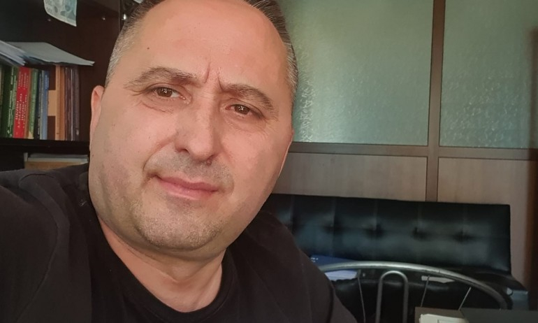 Кандидат-министър на ИТН пише на студентка: Слагай жартиерите и... СНИМКА