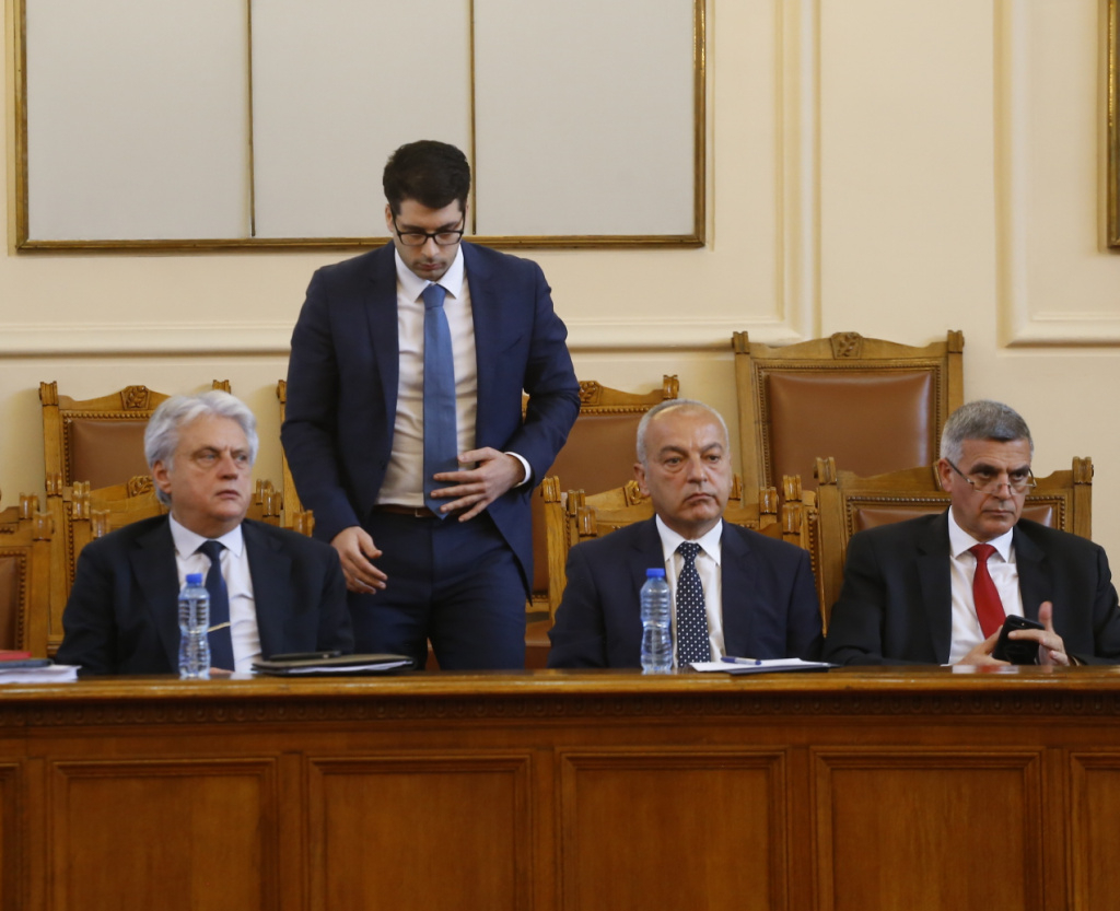 Започна се: Вицепремиер от новото служебно правителство се закани