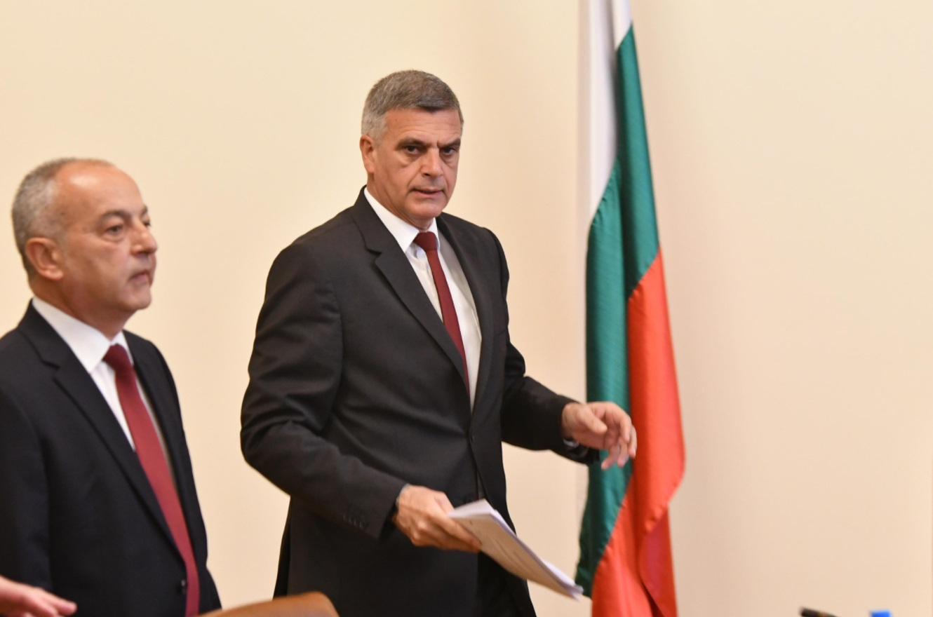 Служебното правителство със спешни мерки заради пожарите у нас