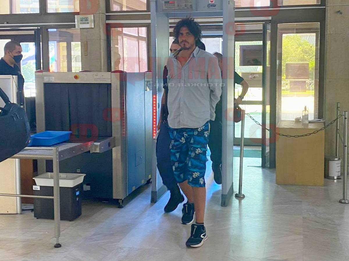 Ужас в Слънчака: 2-метров извратеняк от Франция, повалил 17-г девойка до Cacao beach, извадил си го и...