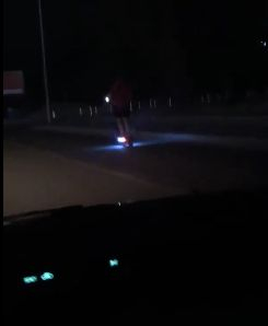 Шокиращо среднощно ВИДЕО от София! Мъж с тротинетка лети с...