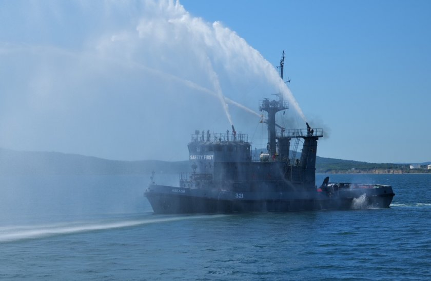 Голяма трагедия в Черно море! Млад моряк изчезна, търсят го с хеликоптер