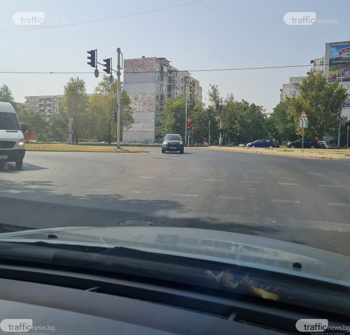 Шофьорка с джип обърка платната и стресна пловдивчани СНИМКИ