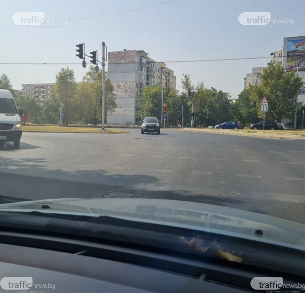Шофьорка с джип обърка платната и стресна пловдивчани СНИМКИ